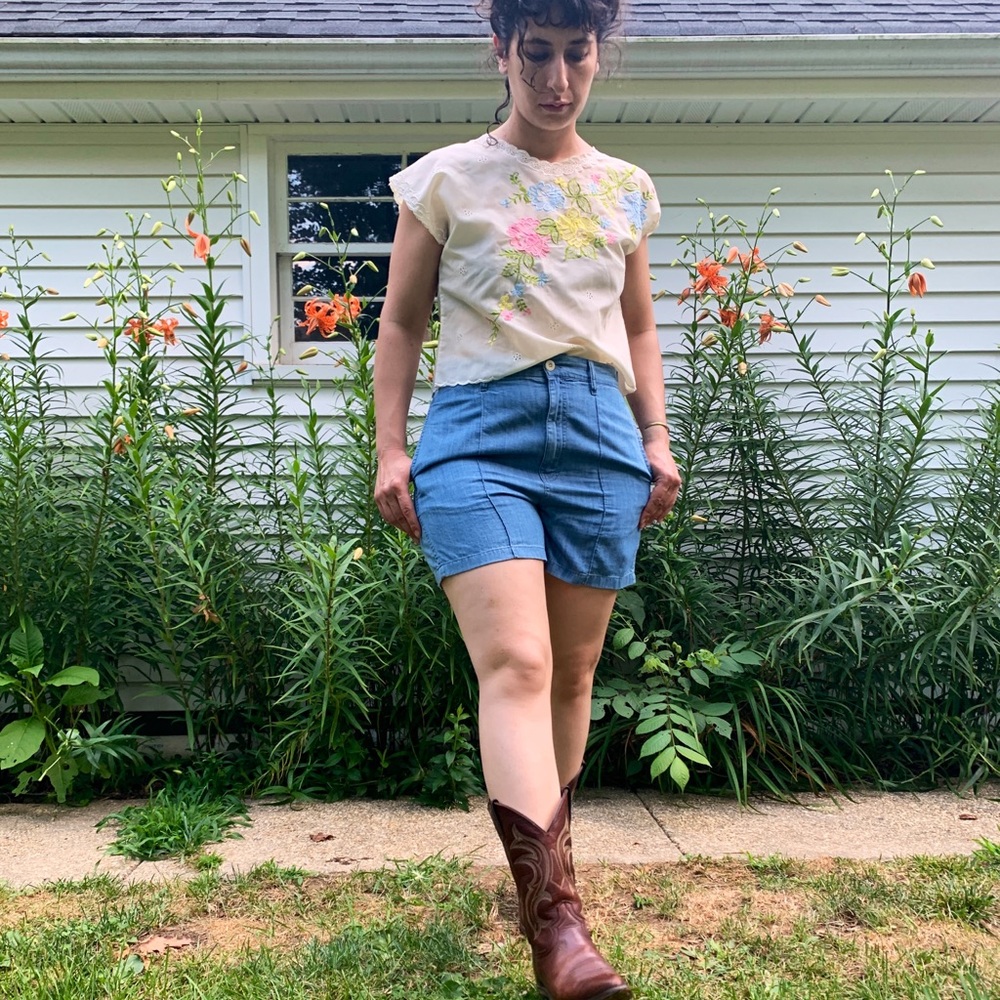 Vintage Floral Embroidered Blouse 🌸🌺🌼